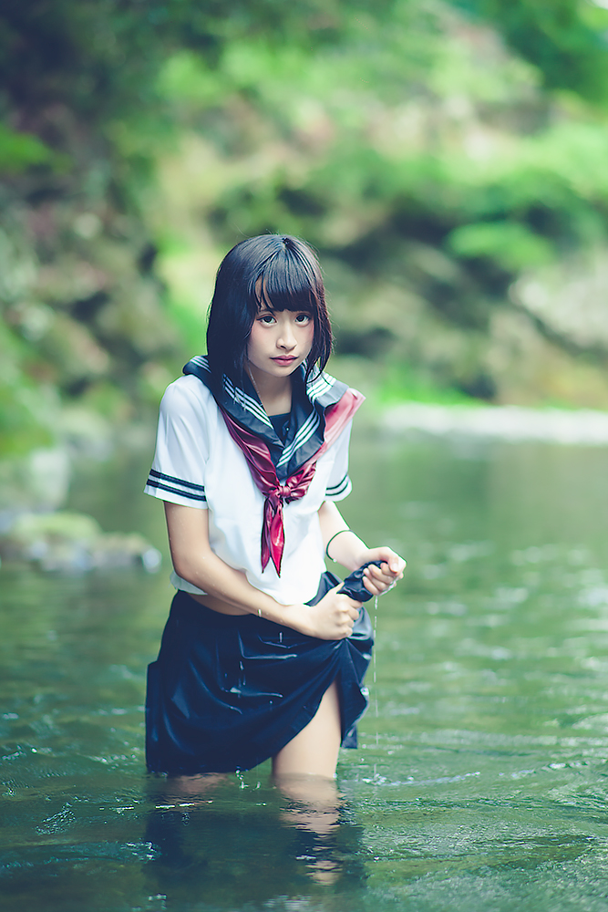 青山绿水间 湿身美少女-日本jk制服美少女摄影第二弹