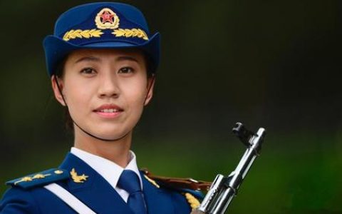 来一波中国女兵动图，太漂亮太帅了！！