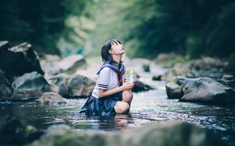 青山绿水间 湿身美少女-日本JK制服美少女摄影第二弹