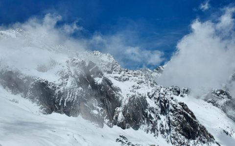 玉龙雪山供朋友圈展示的照片和实景